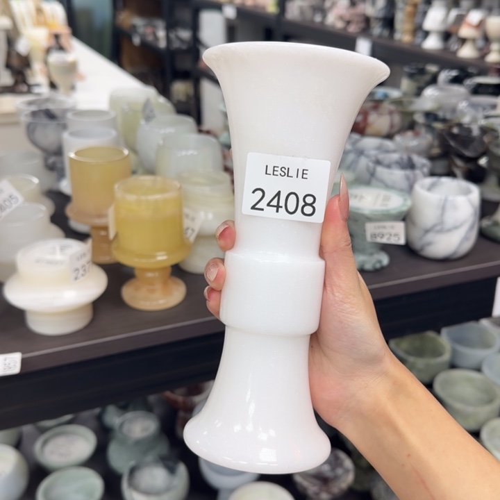 X2408.             花瓶