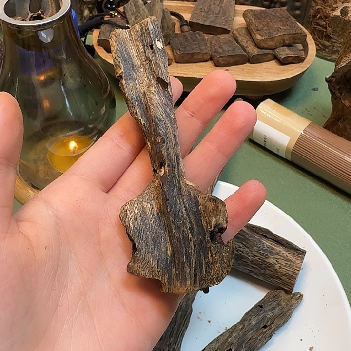 叶***辉沉香沉香碎屑海南莺歌绿龙骨香老料16克