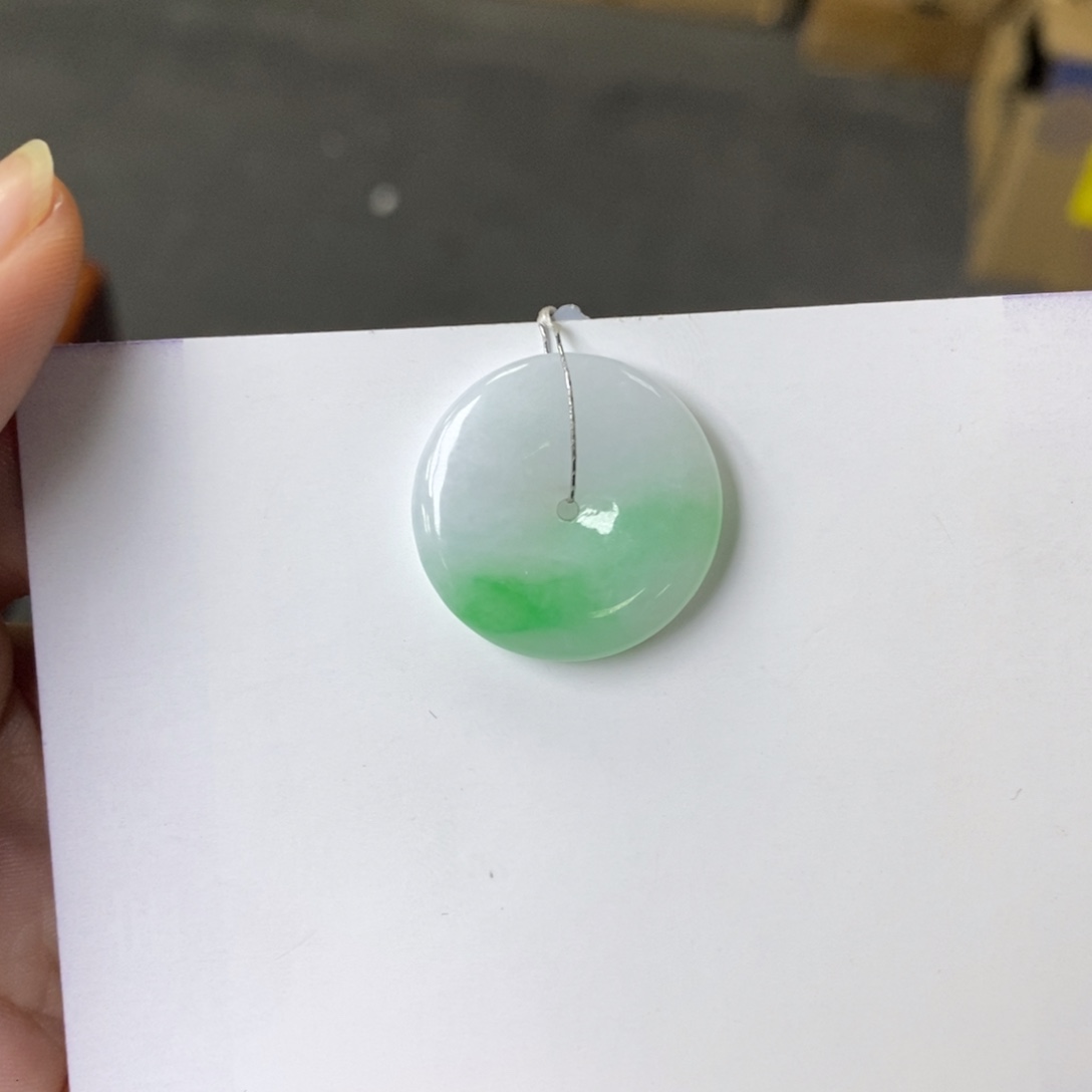 翡翠颈饰未镶嵌平安扣