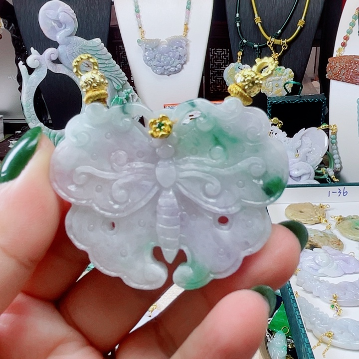 翡翠颈饰未镶嵌翡翠蝴蝶