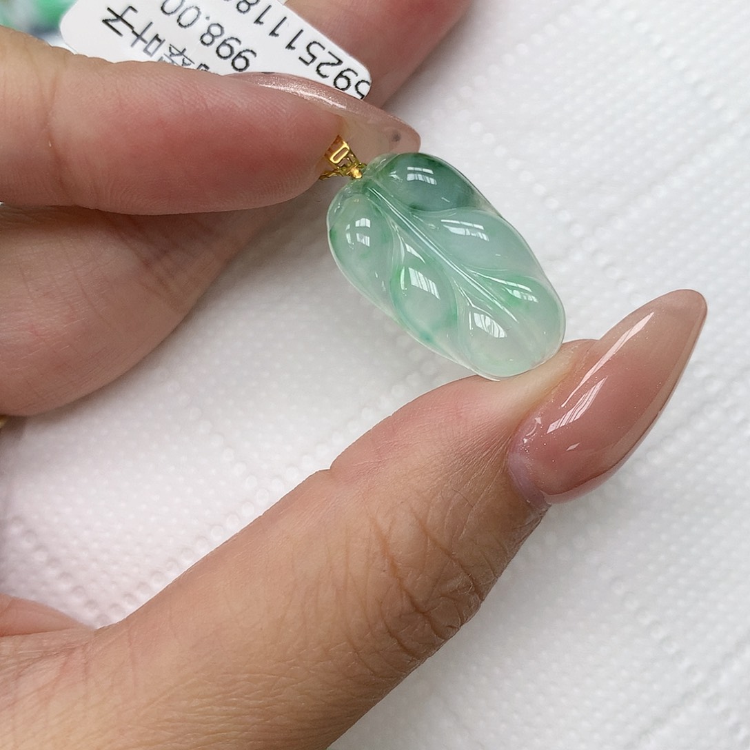 颈饰18K金镶嵌翡翠