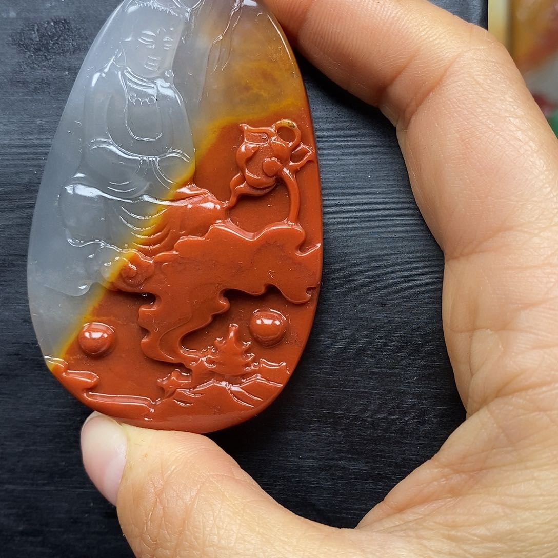 石英质玉（黄龙玉）颈饰未镶嵌