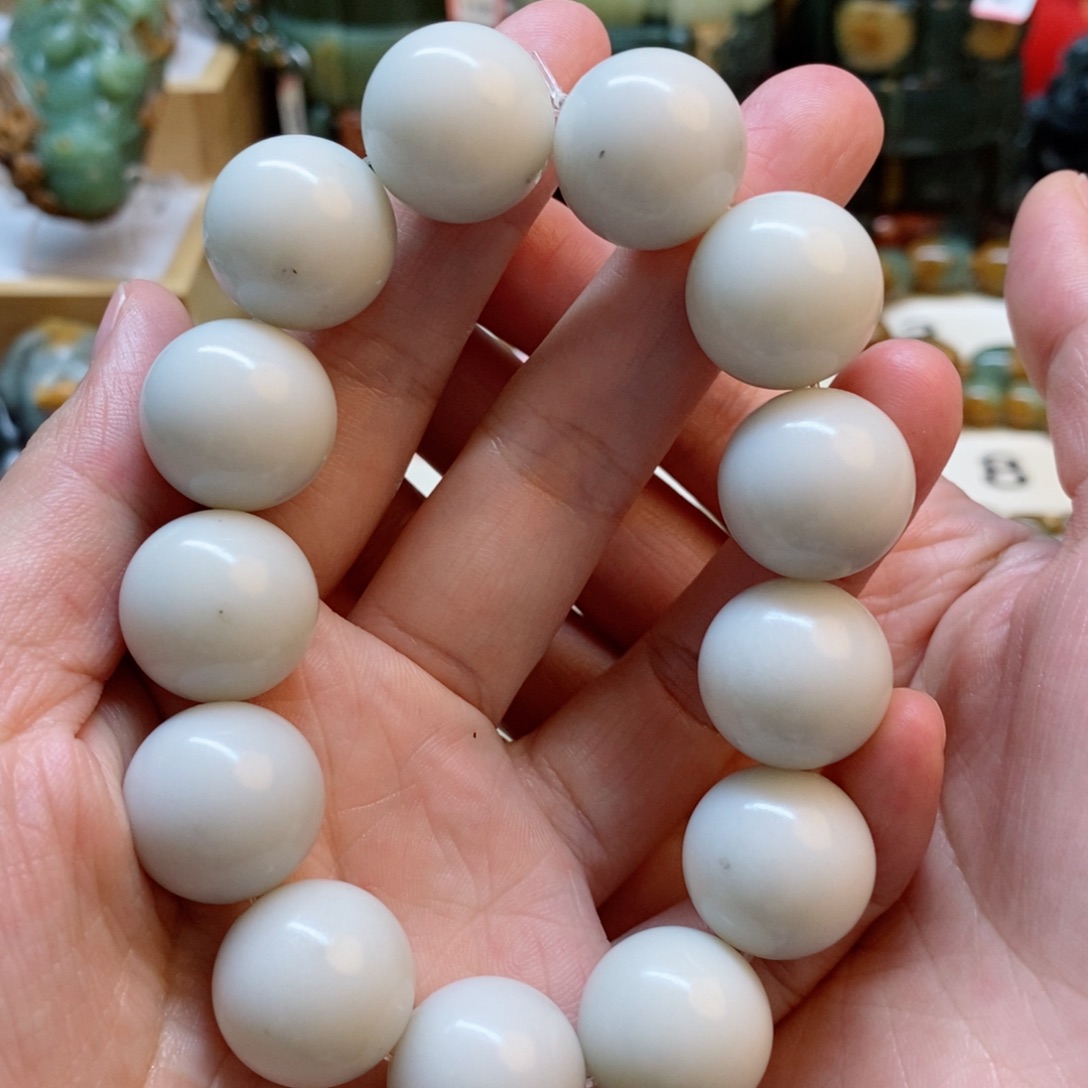 透闪石质玉手串未镶嵌