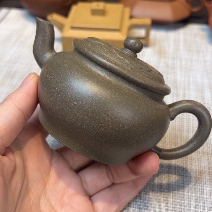 紫砂茶壶隐庐，容量150毫升，青段