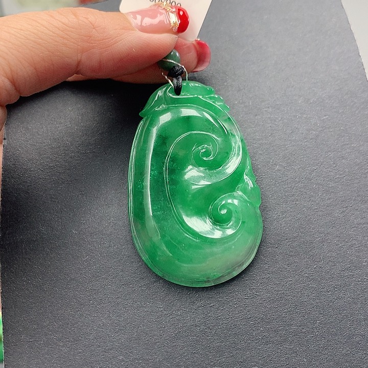 石英质玉颈饰未镶嵌盈*