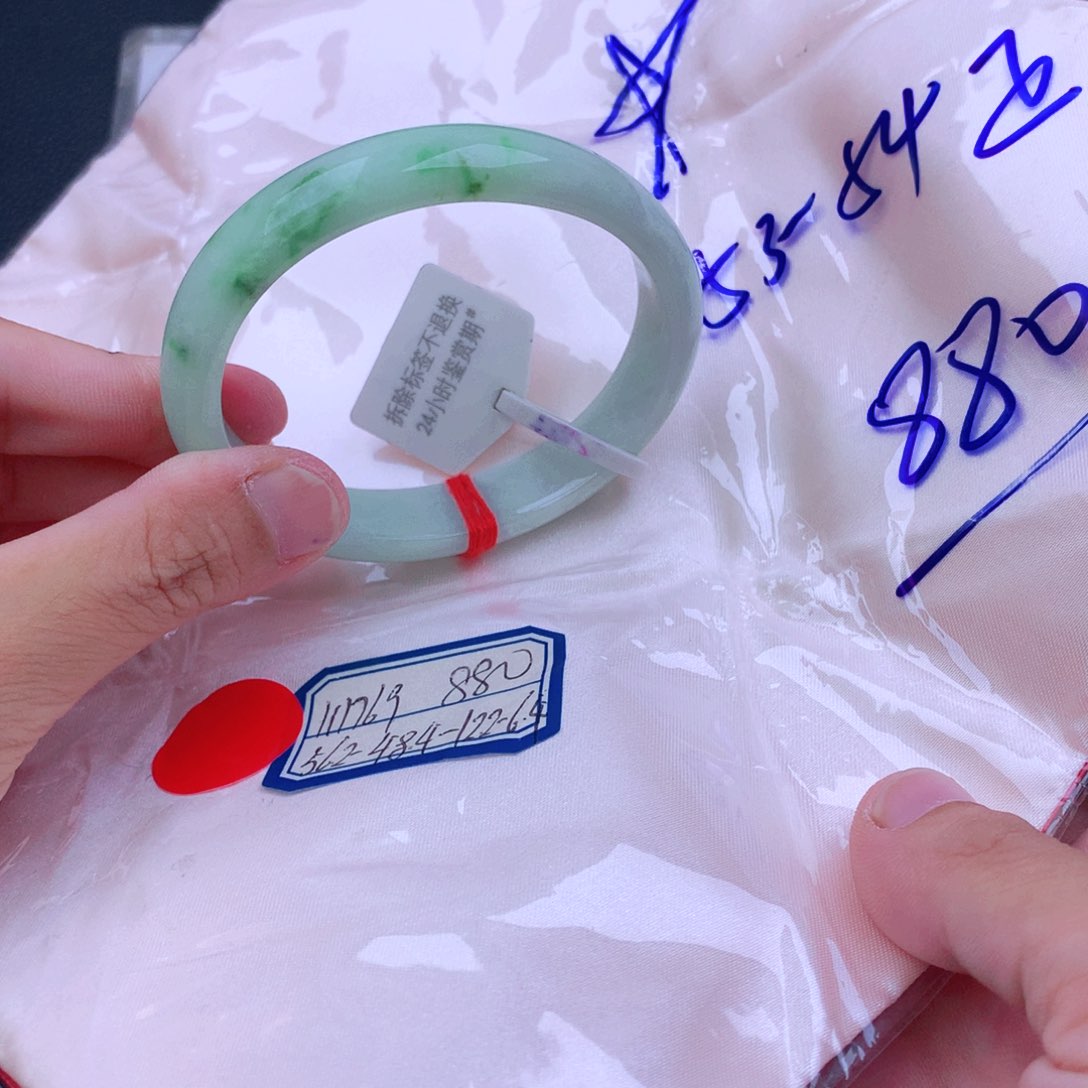 翡翠手镯未镶嵌我