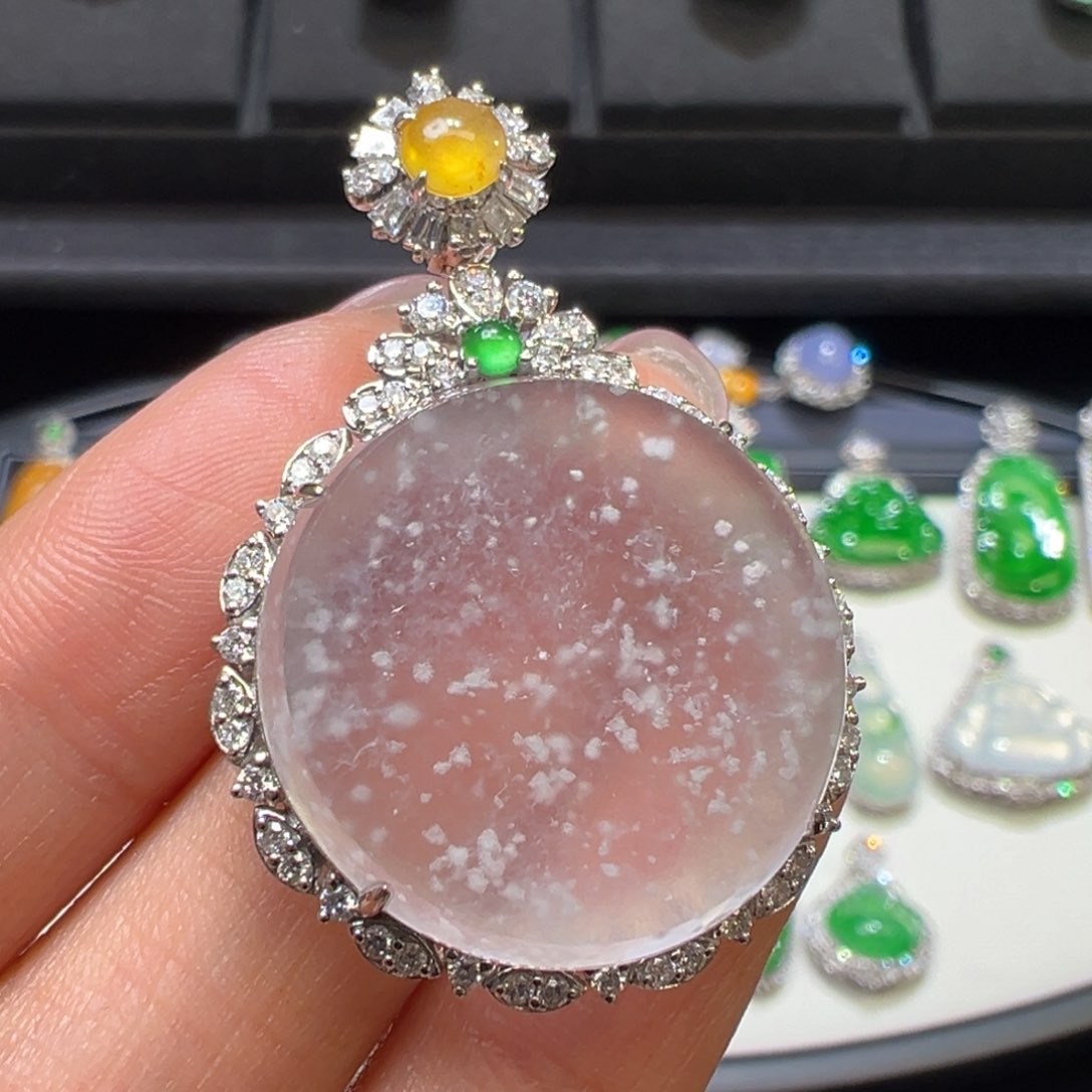 翡翠颈饰18K金镶嵌翡翠