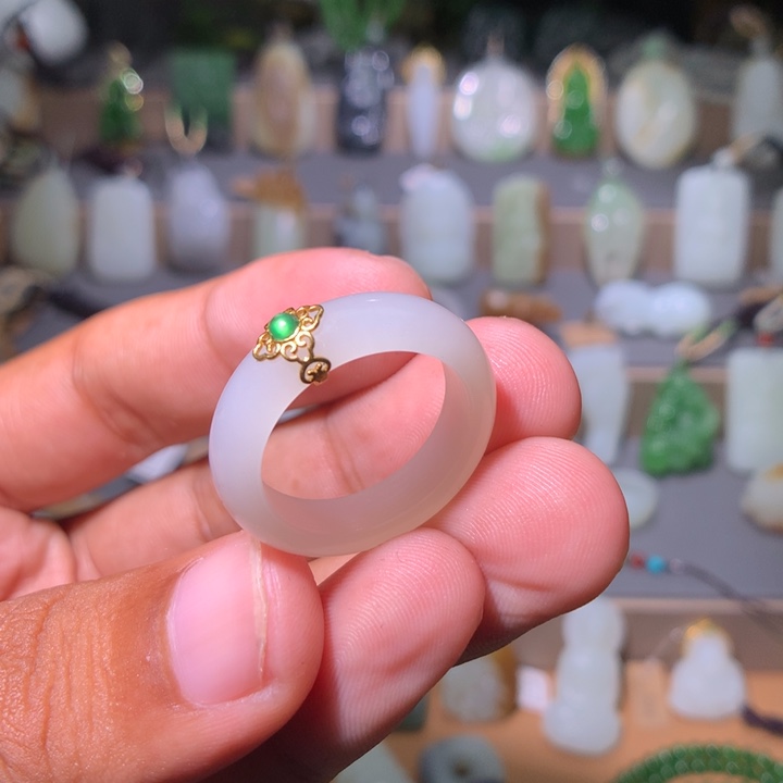 十***香和田玉18K金镶嵌戒指