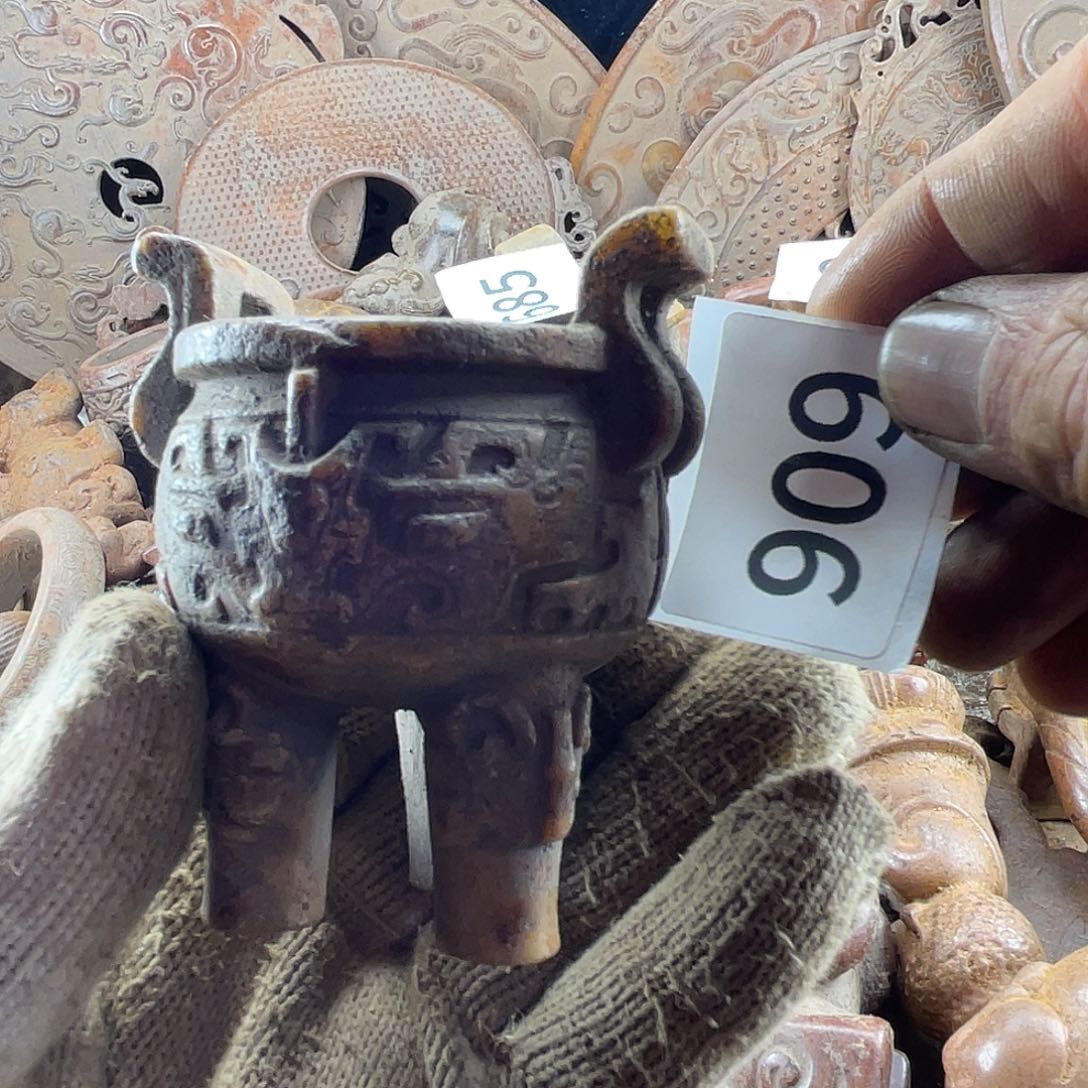 清***滩和田玉（糖玉）未镶嵌挂件