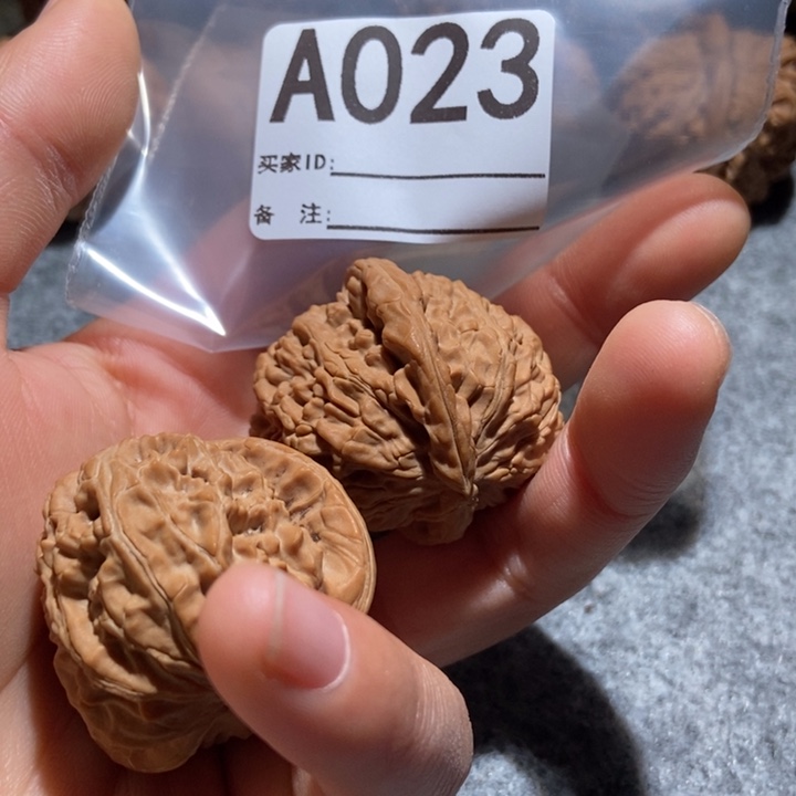 燕***房文玩核桃吊坠38三角白23打底不退换