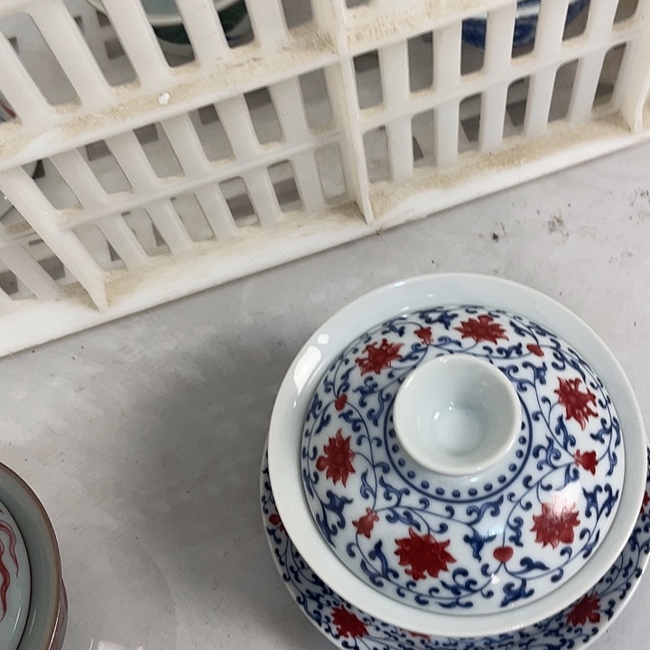 陶摆件景德镇缠枝莲釉里红盖碗jj