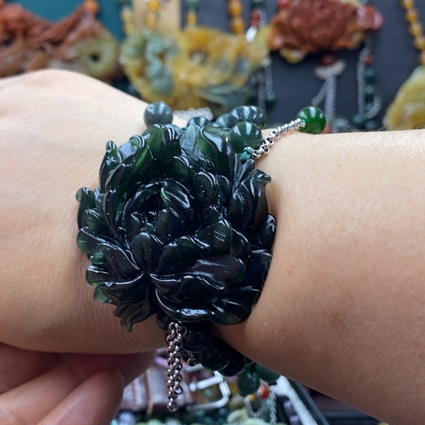 【闪购商品】蛇纹石玉未镶嵌手牌