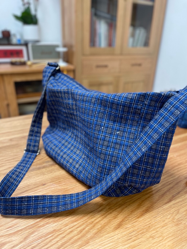 虫鸣生活 手织老布 斜挎宽底大饺子包