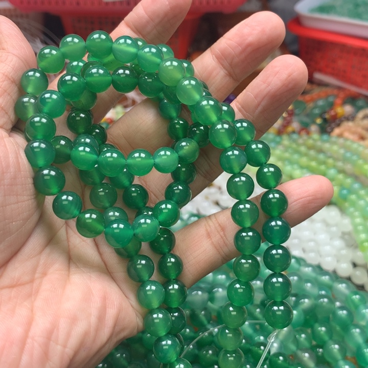 坐***起石英质玉未镶嵌颈饰2条