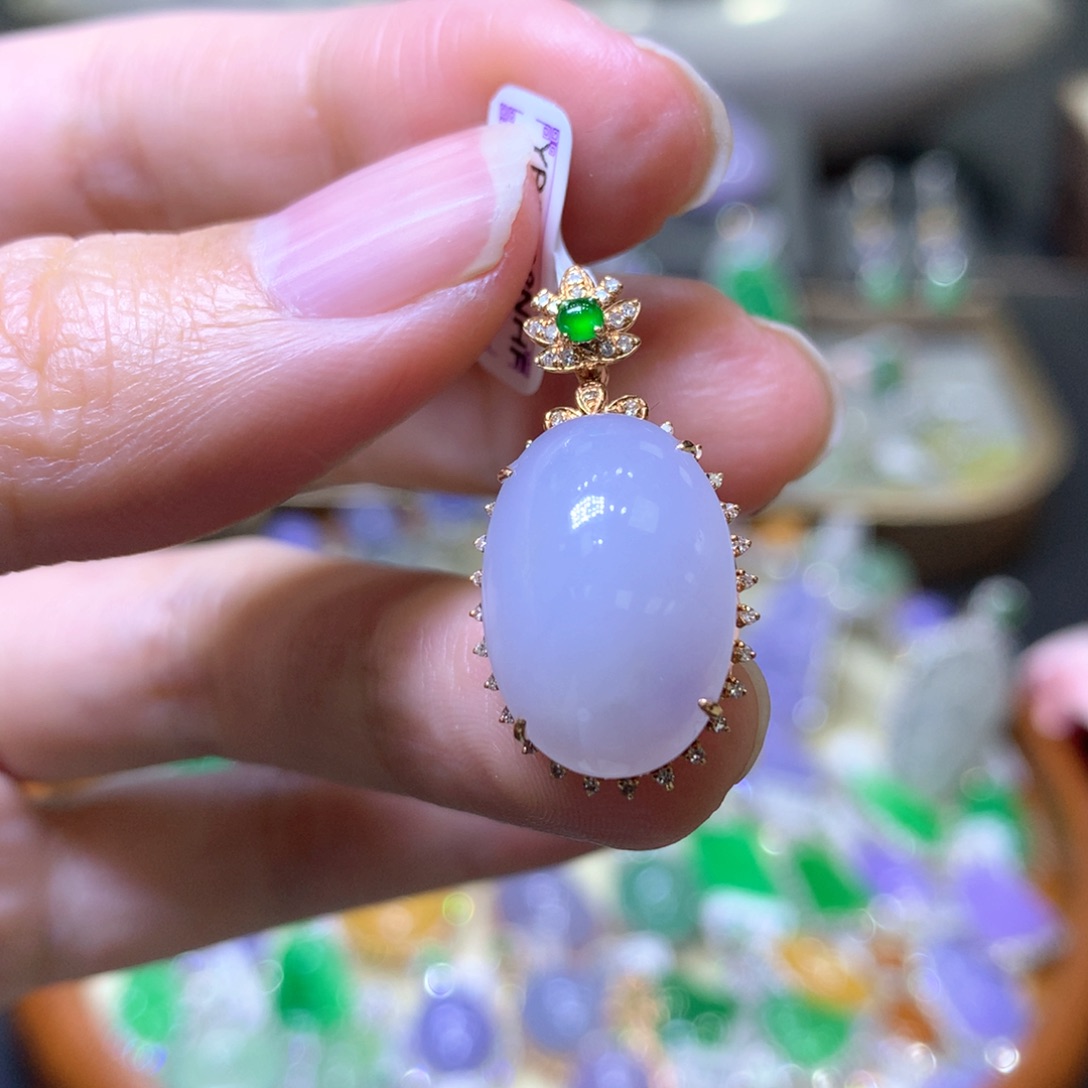 【闪购商品】翡翠颈饰18K金镶嵌翡翠吊坠项链