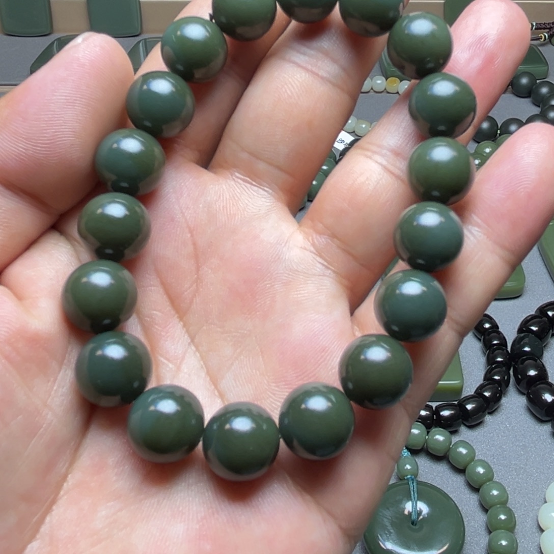 和田玉未镶嵌手链沙枣青卡12带糖