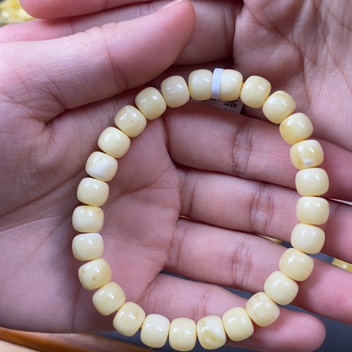 琥珀裸石未镶嵌手串