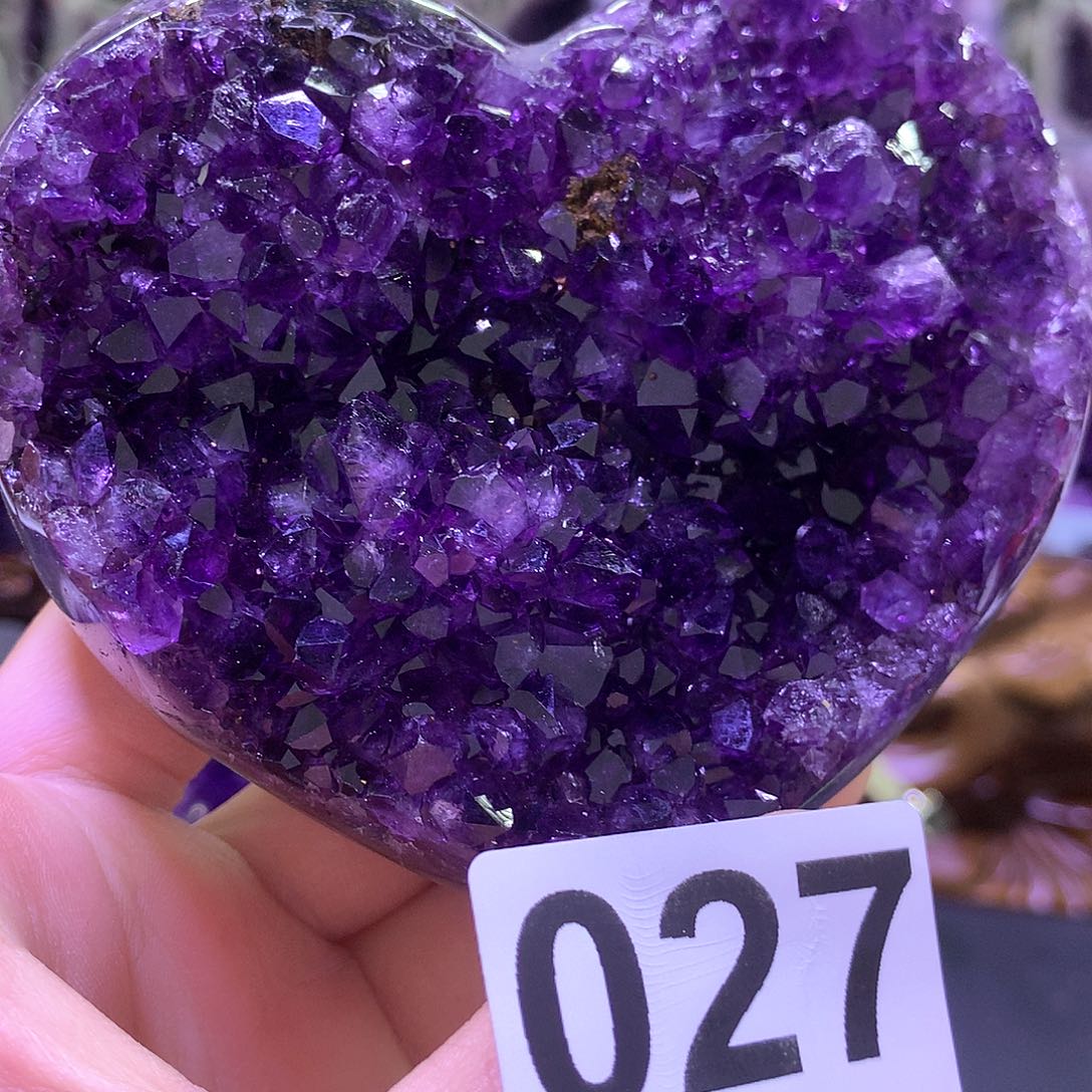 水晶水晶摆件未镶嵌上****?