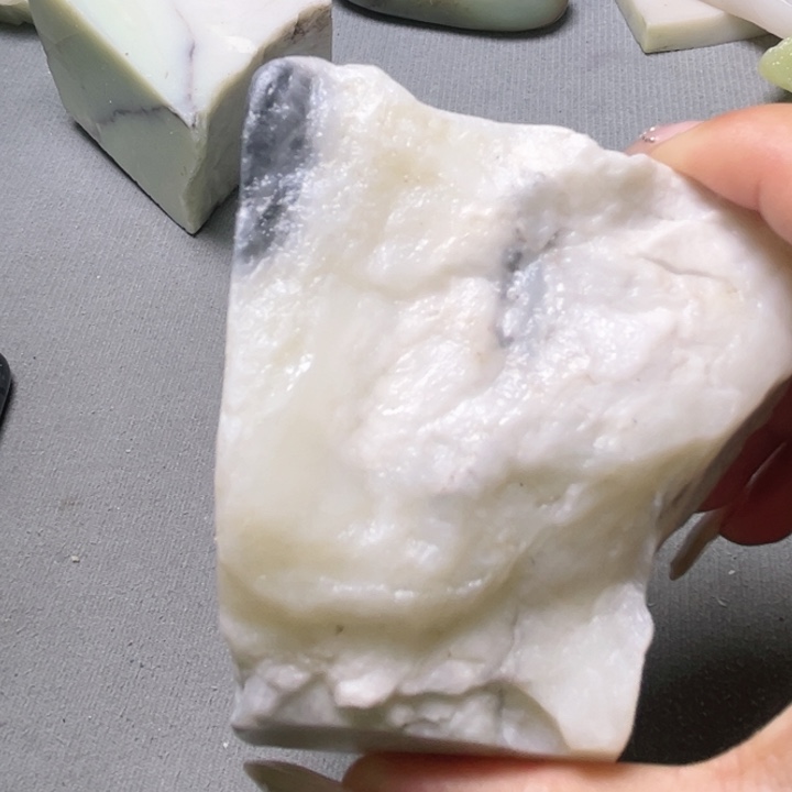 和田玉（糖玉）未镶嵌珠宝奇石