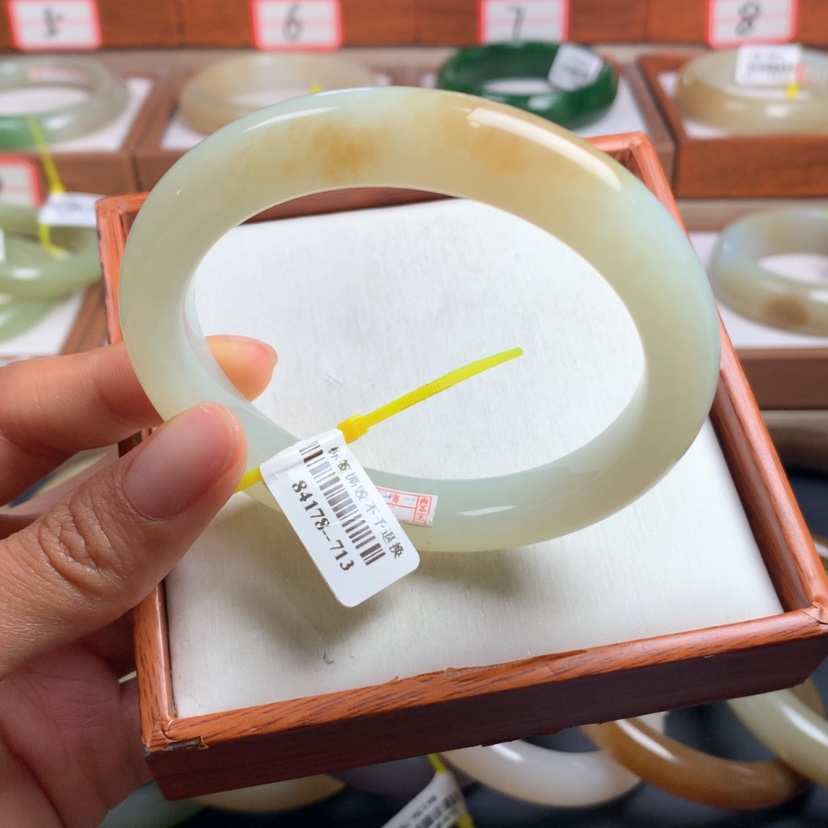 【闪购商品】和田玉手镯未镶嵌60