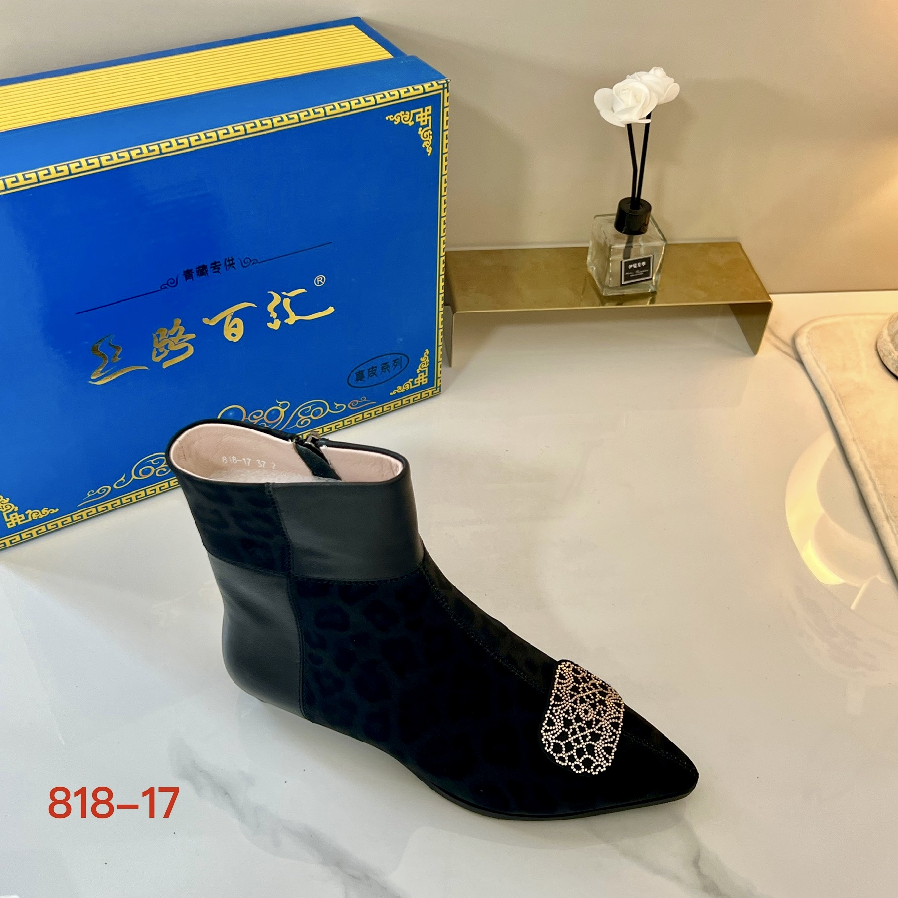 818-17黑色牛皮豹纹尖头时尚女靴平跟百搭防滑耐磨西藏青海包邮