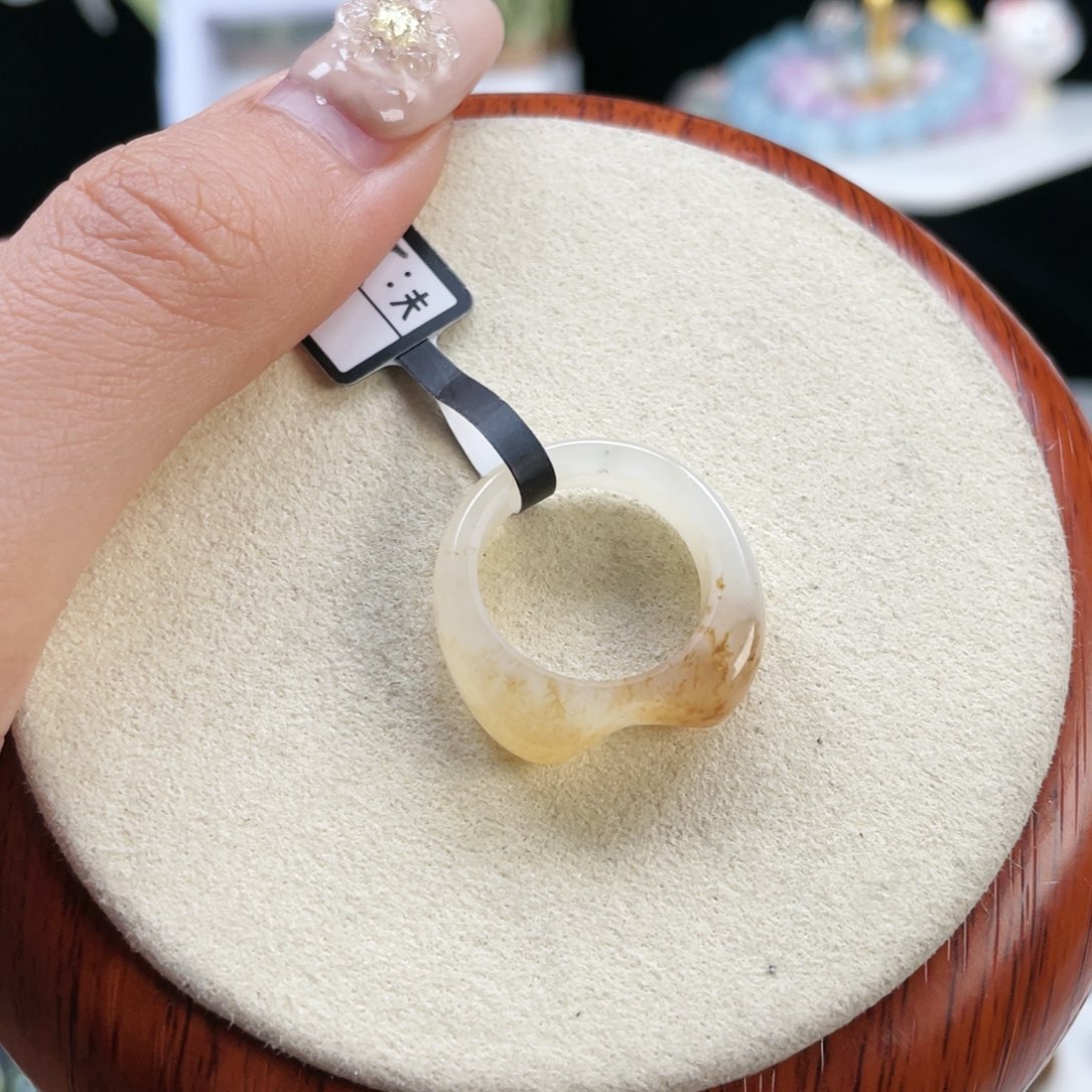 和田玉（糖玉）未镶嵌戒指P40一口糖猫耳朵16.1不退换