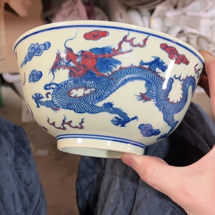 瓷片//////直径17厘米。黄。