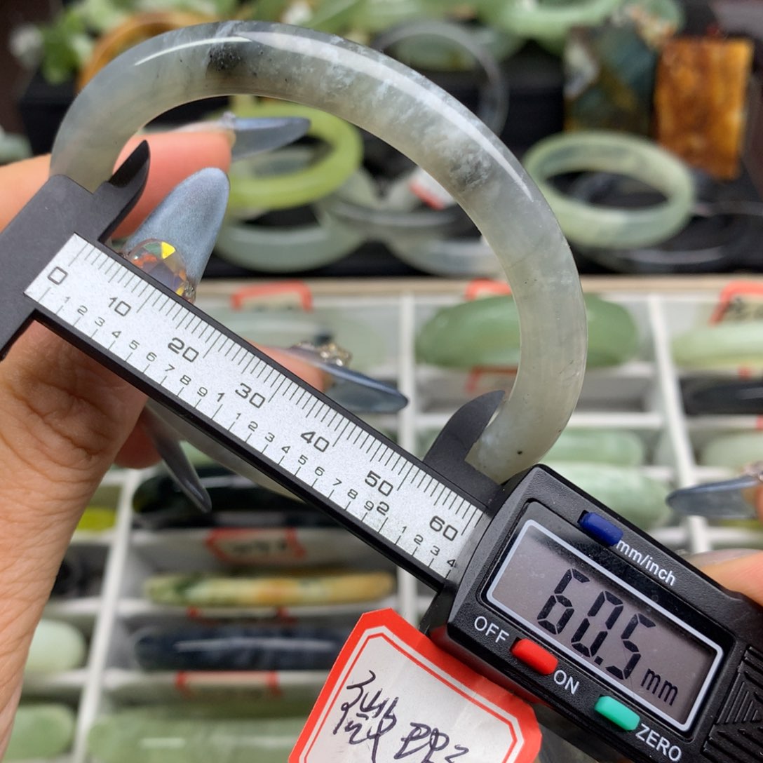 蛇纹石玉未镶嵌手镯909