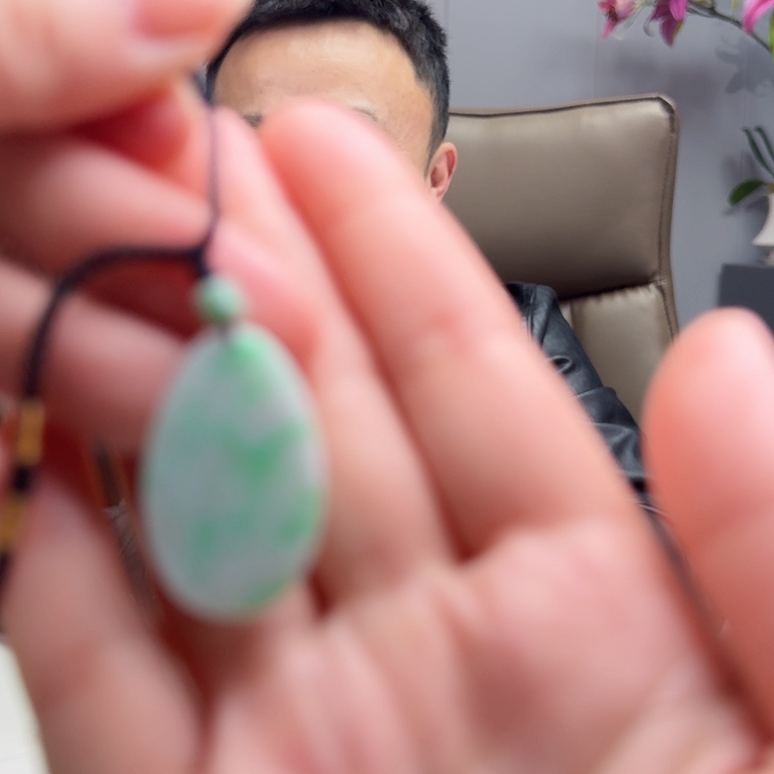 翡翠吊坠(赠链)未镶嵌一*糖天然