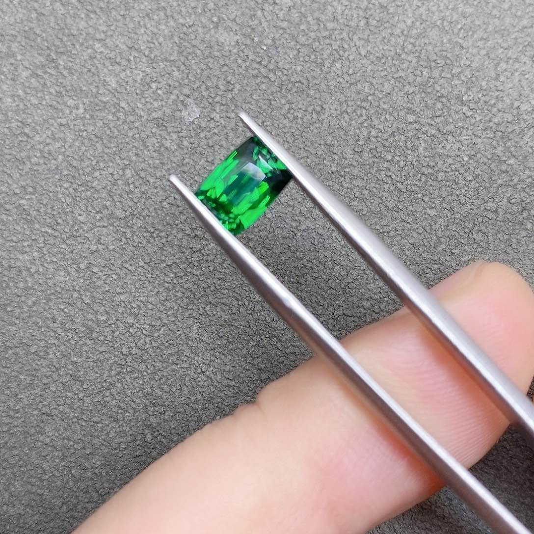 石榴石（沙弗莱）裸石未镶嵌1.52ct吉尔德Vb卡扎尼