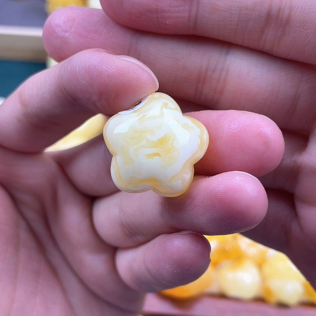 琥珀裸石未镶嵌蜜蜡