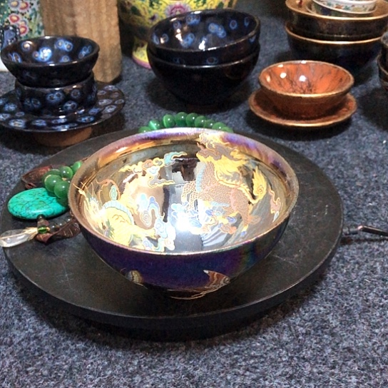 吉***雨瓷片瓷器一件，品相完好