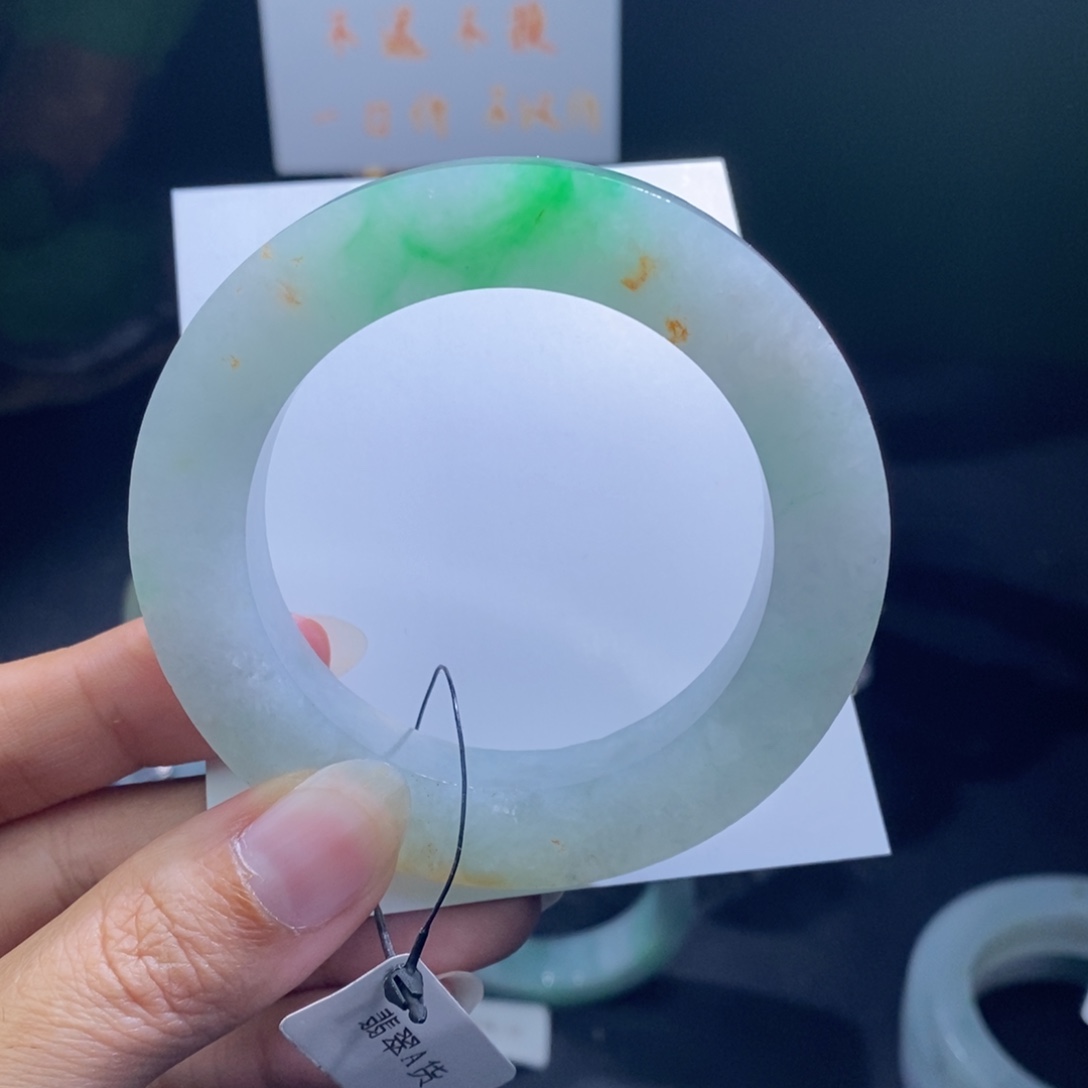 未镶嵌冰绿花51到54圆条定制翡翠