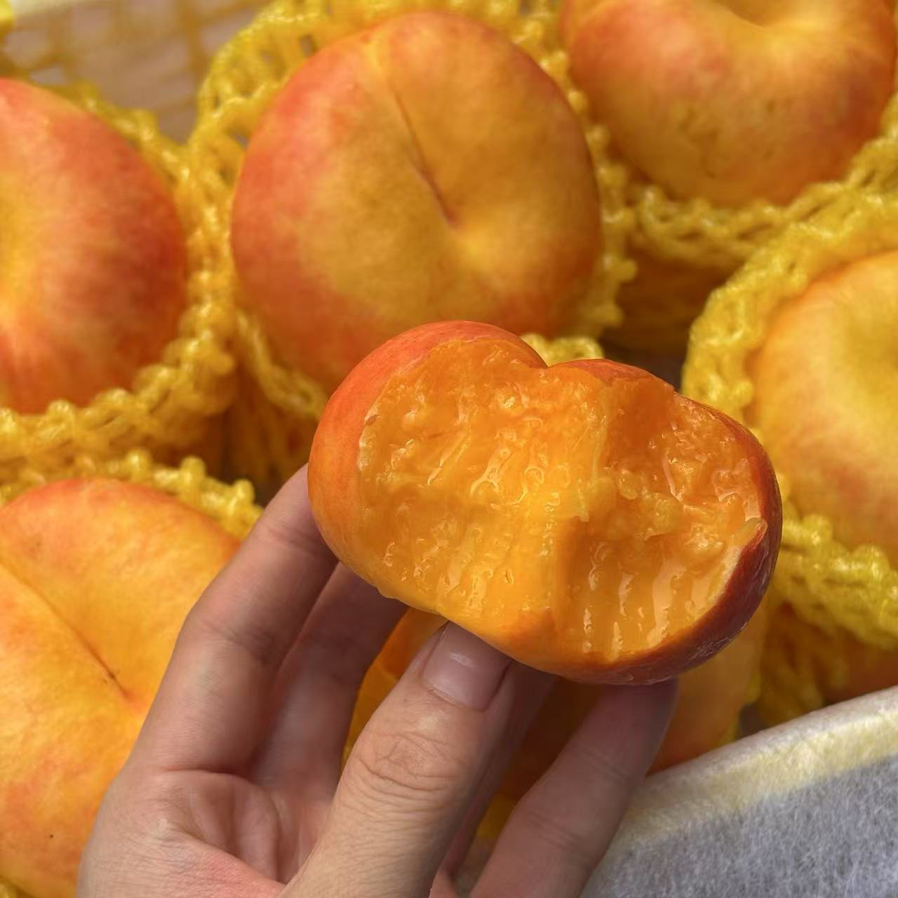 【黄筐】彩虹油蟠桃 果肉厚实桃香味浓郁 很甜 约3.5斤