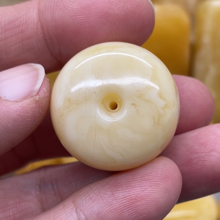 琥珀裸石未镶嵌云**松蜜蜡