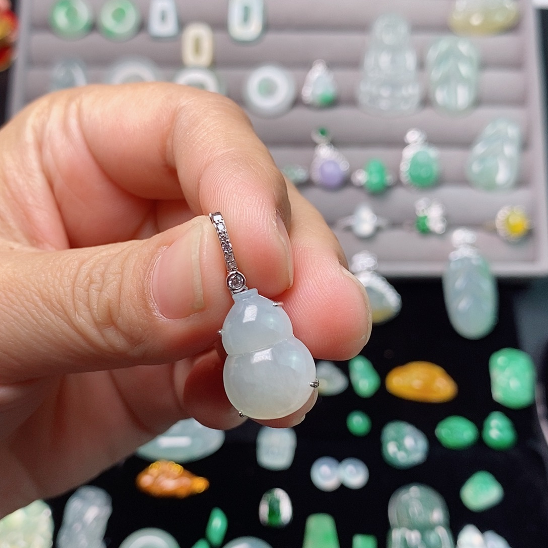 翡翠银S925镶嵌颈饰葫芦