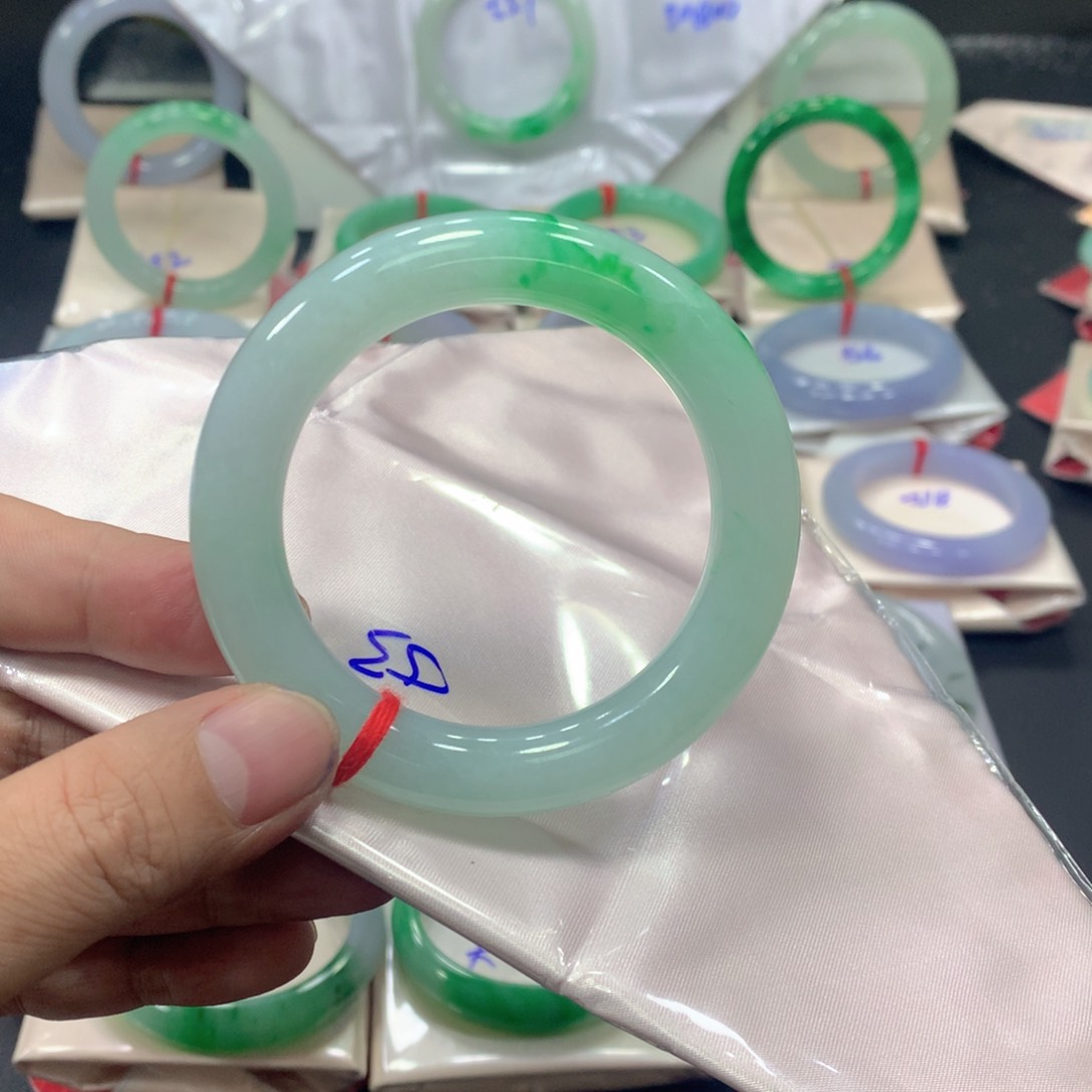 未镶嵌手镯翡翠翡翠