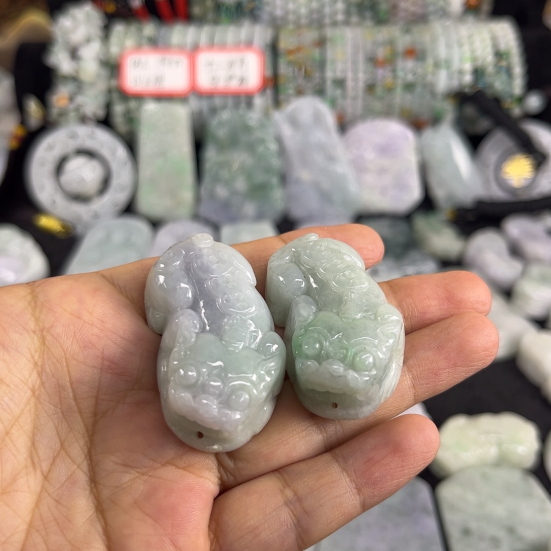 翡翠未镶嵌吊坠(不含链)瑕疵