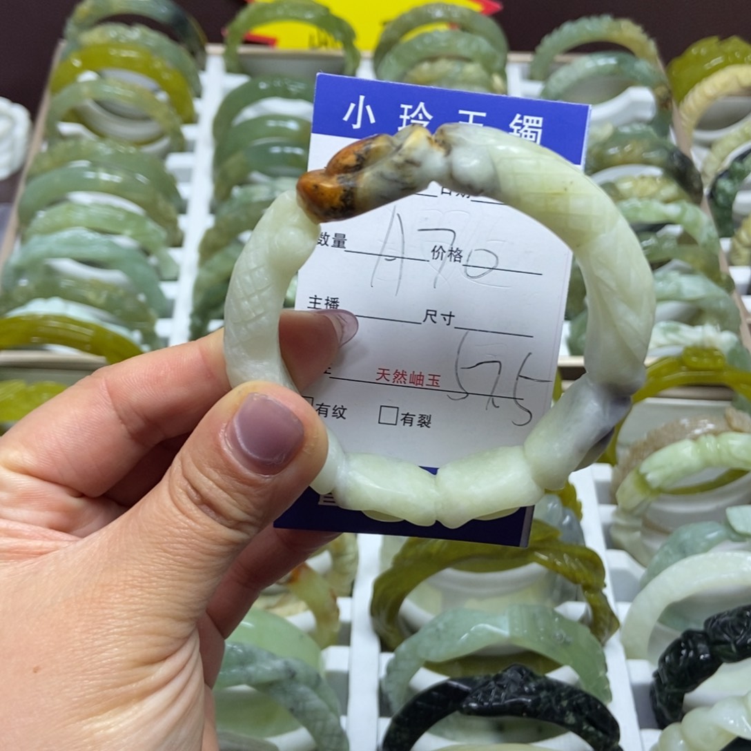 蛇纹石玉手镯未镶嵌