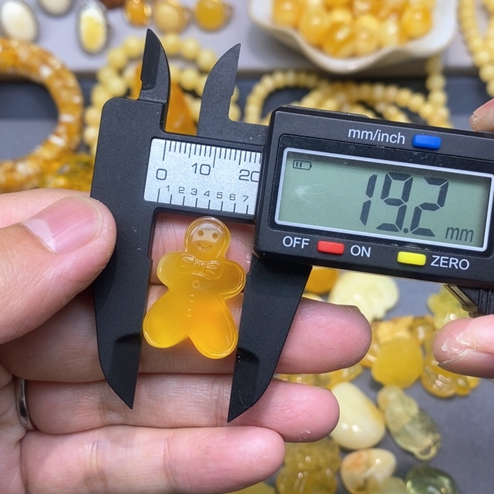 未镶嵌琥珀珠宝奇石