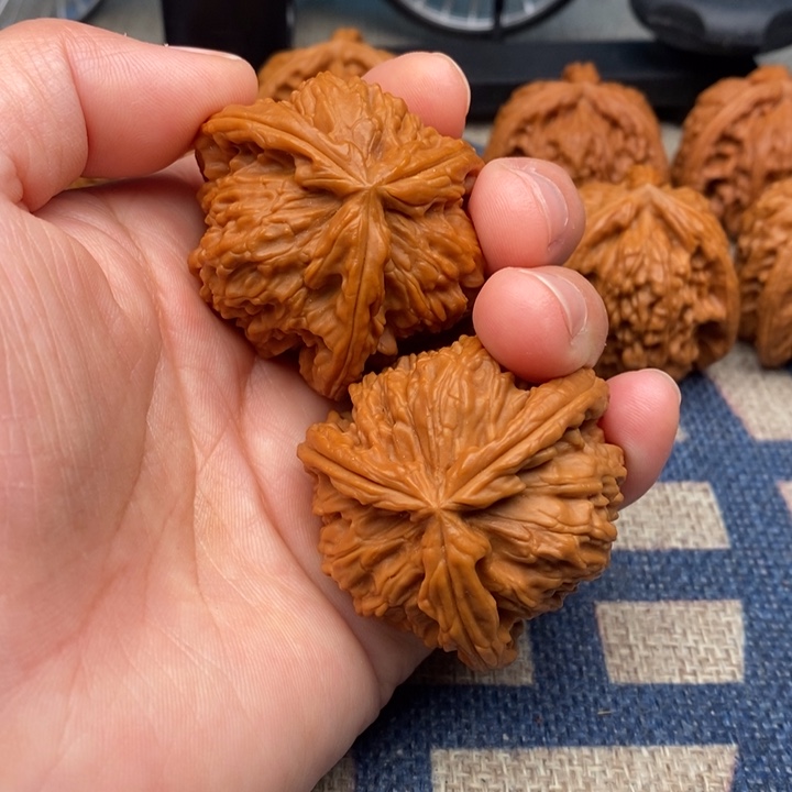 吊坠文玩核桃٩****》三棱