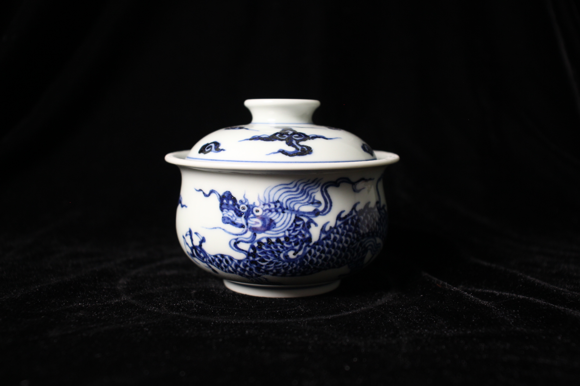 青花仿明霸王龙盖碗微瑕