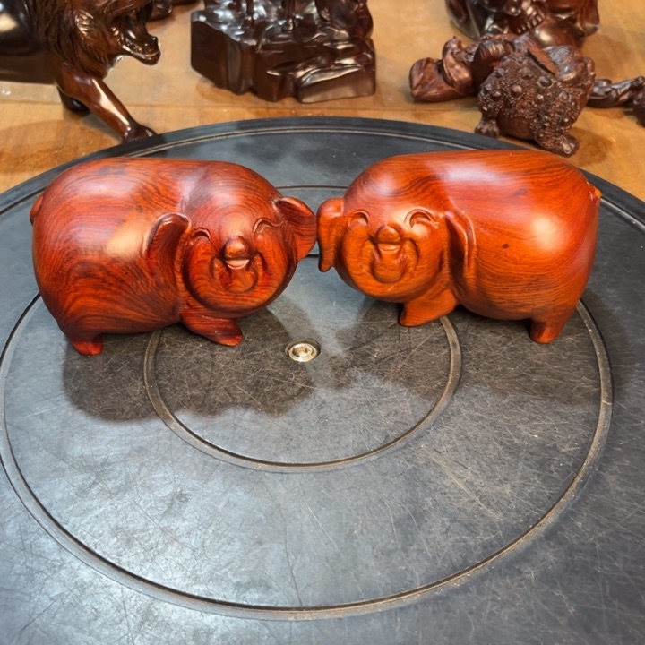 大果紫檀（缅甸花梨）猪猪摆件