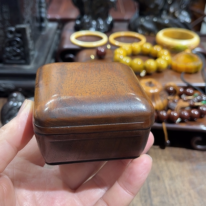 香榧木精品黄花梨和紫檀木器放漏了