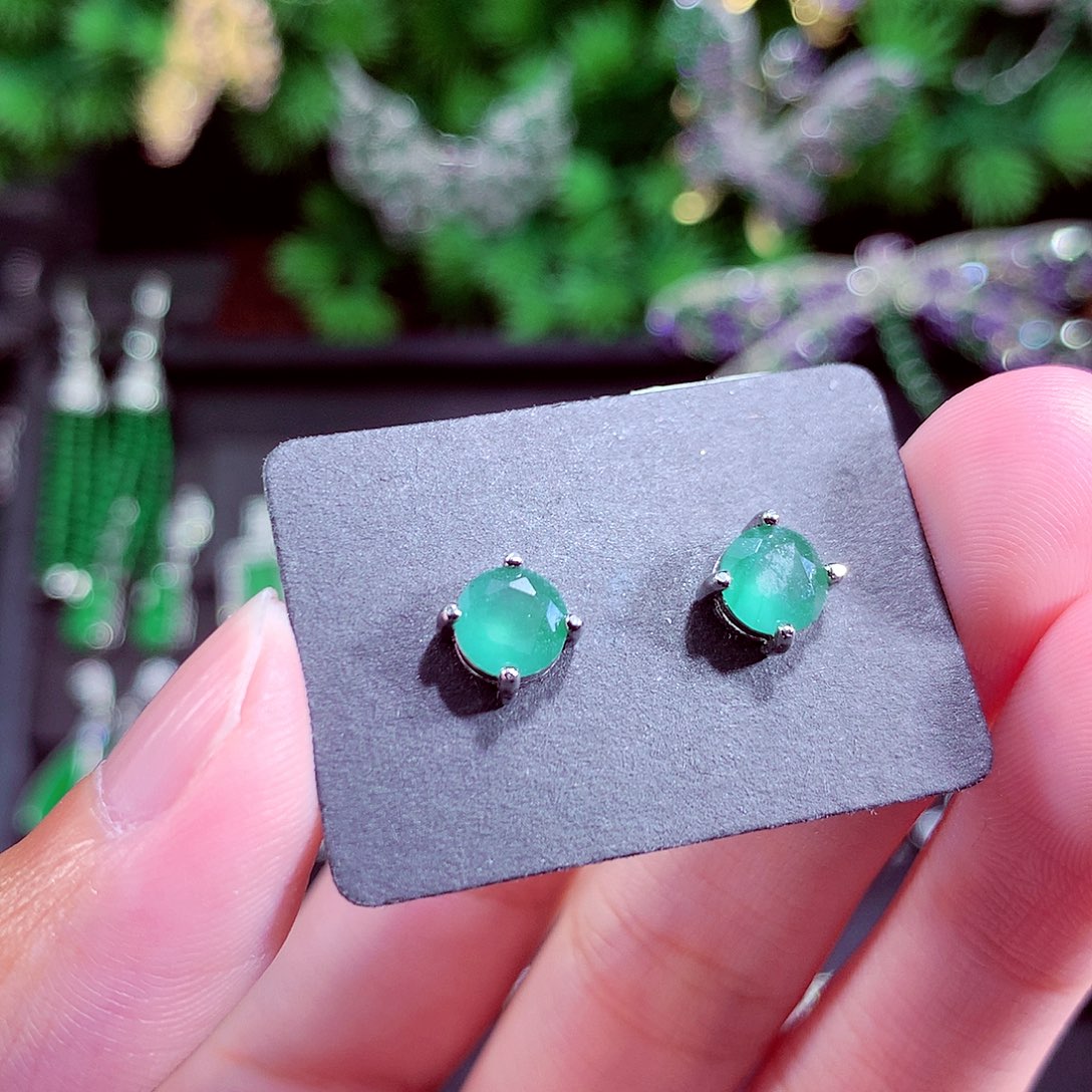 颈饰未镶嵌翡翠天然