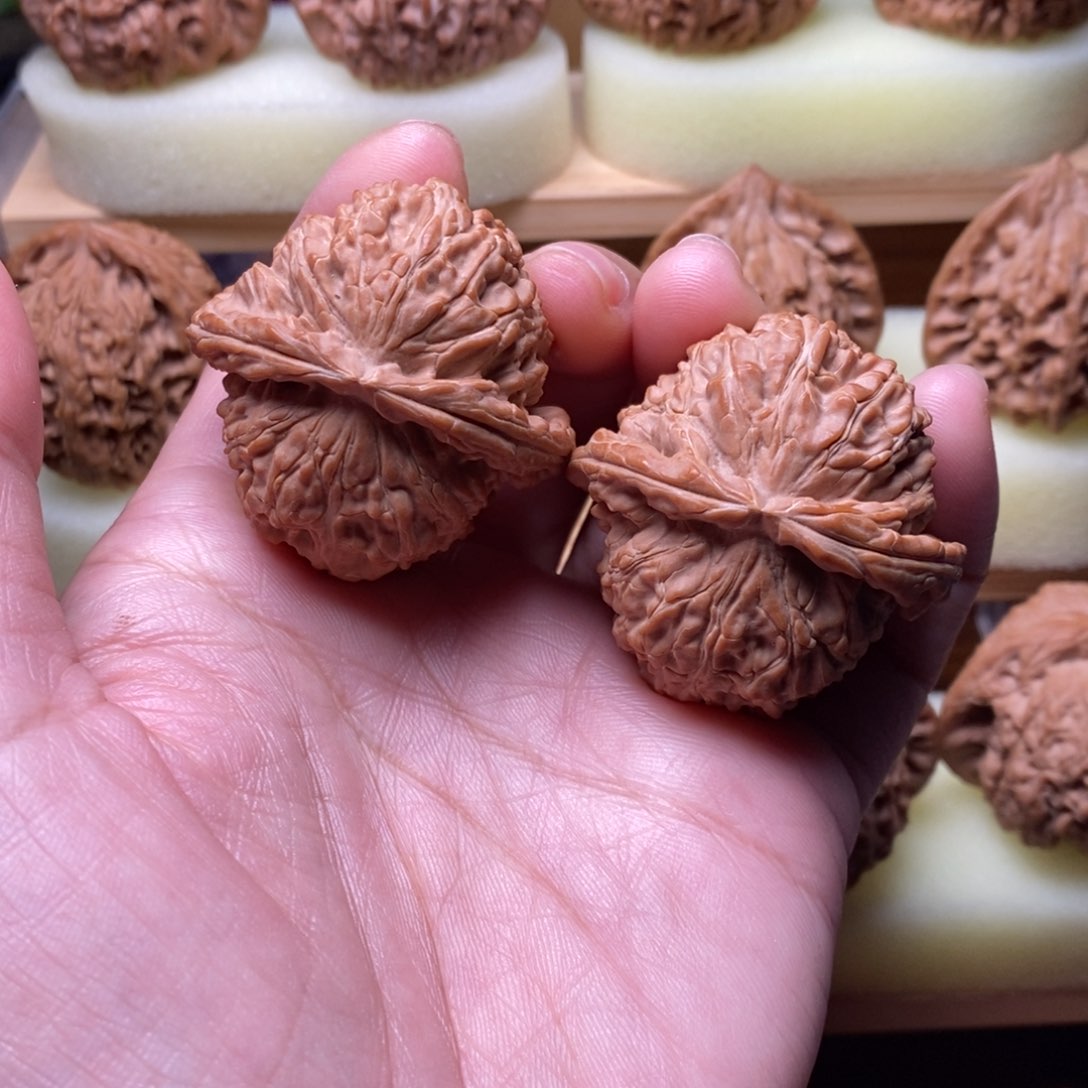 文玩核桃吊坠溜**她白狮子43