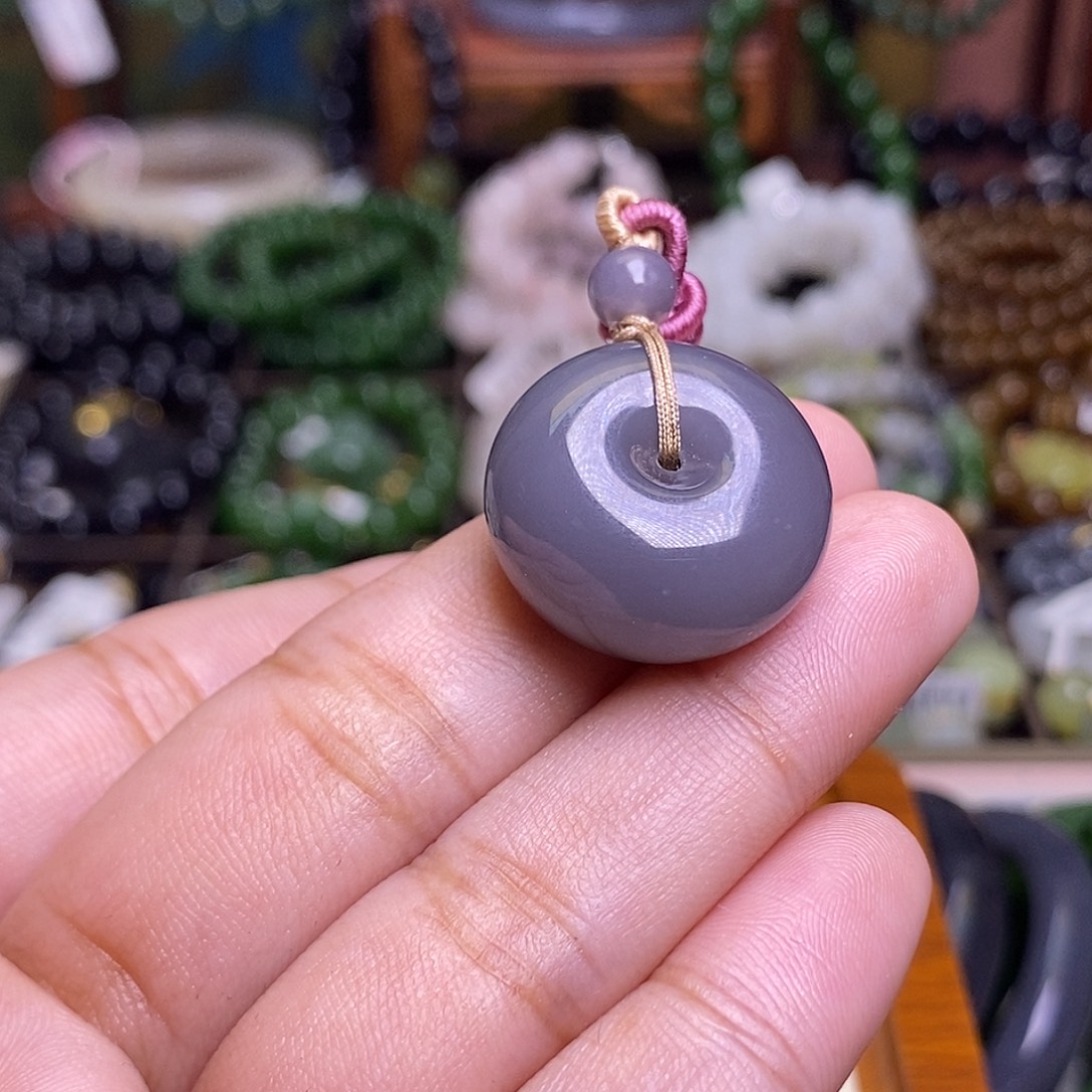 和田玉未镶嵌颈饰浓烟紫老料冰底平安扣