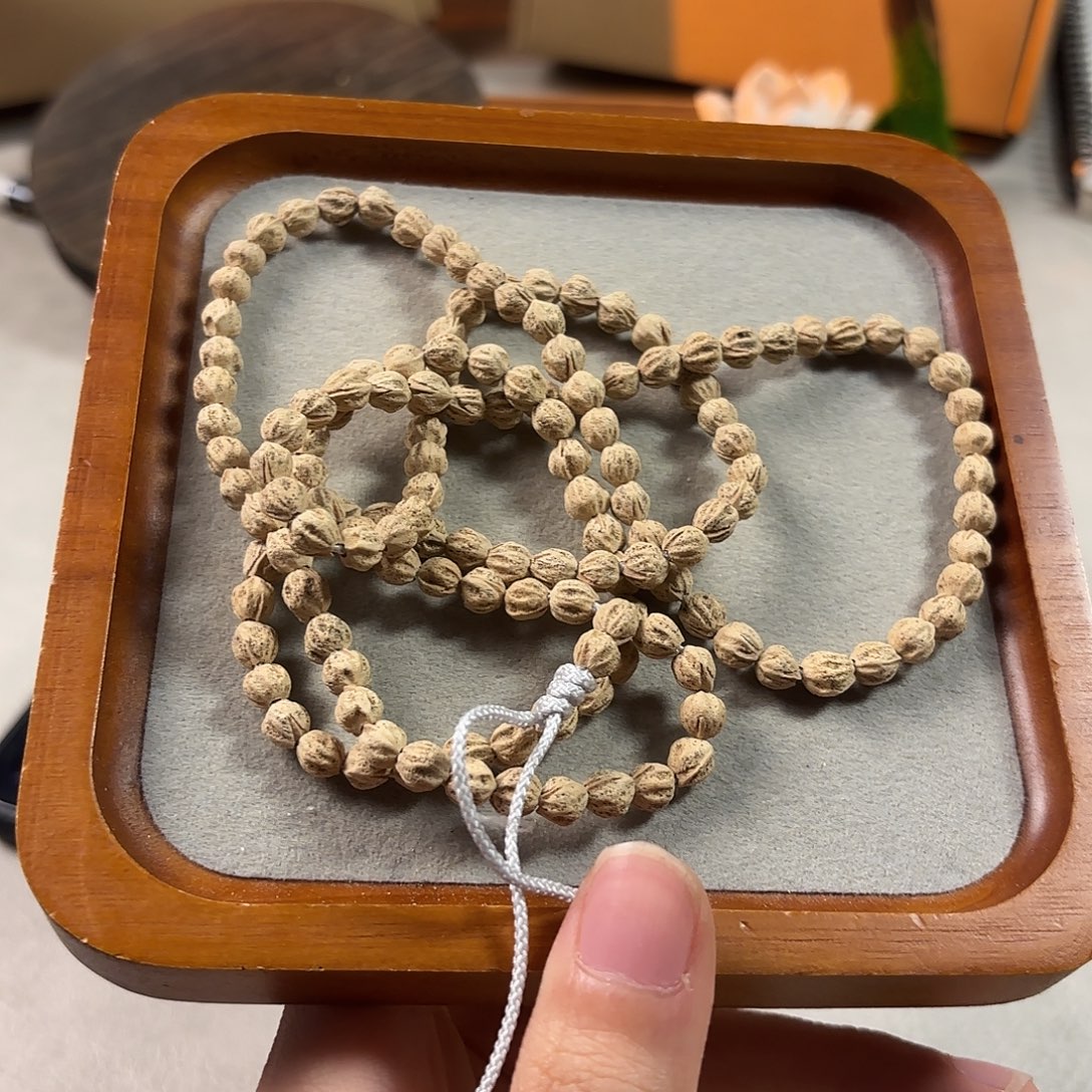 陈***。吊坠柏香籽/百香籽