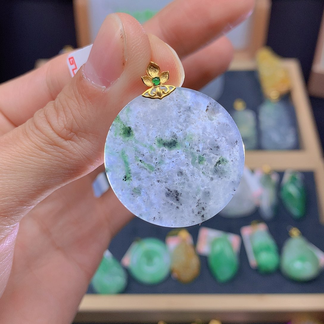 翡翠颈饰18K金镶嵌翡翠
