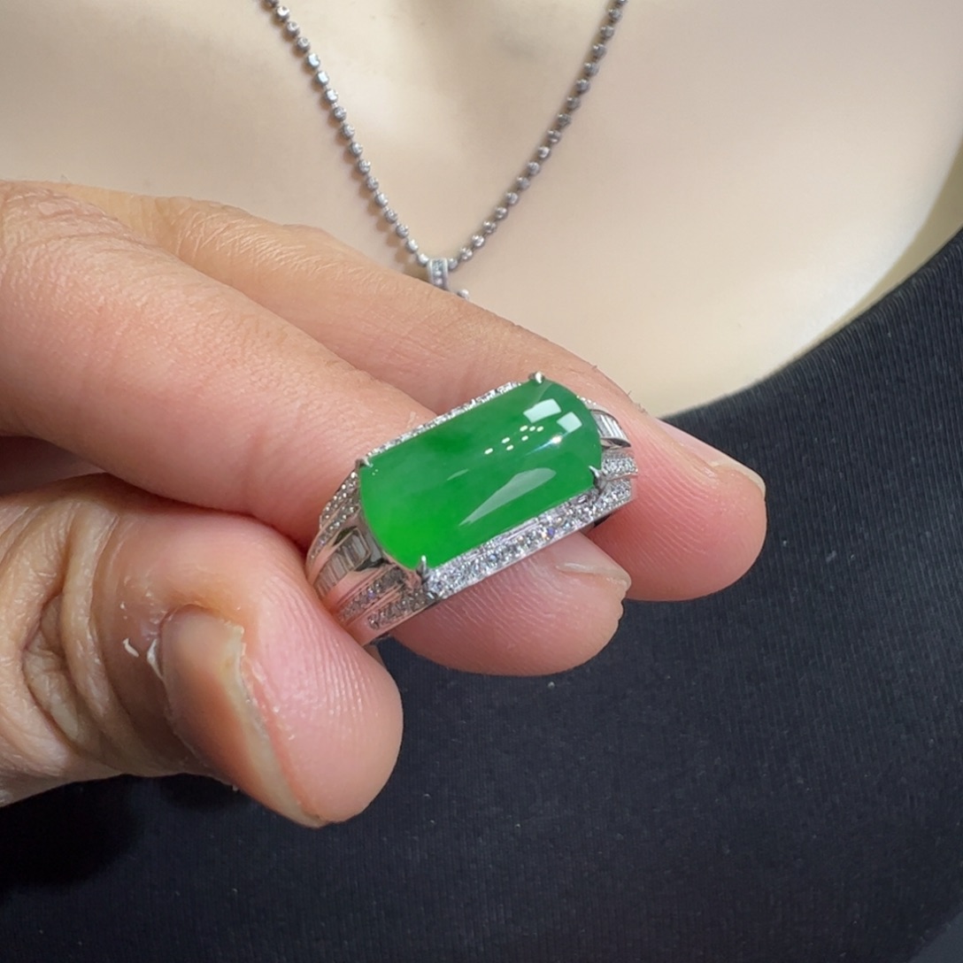 翡翠吊坠(不含链)18K金镶嵌